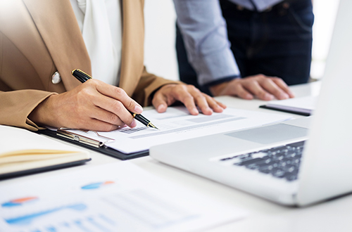 重庆在阿拉善盟有家公司,还有债务能注销吗?