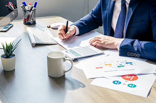 重庆在鞍山有家公司,还有债务能注销吗?